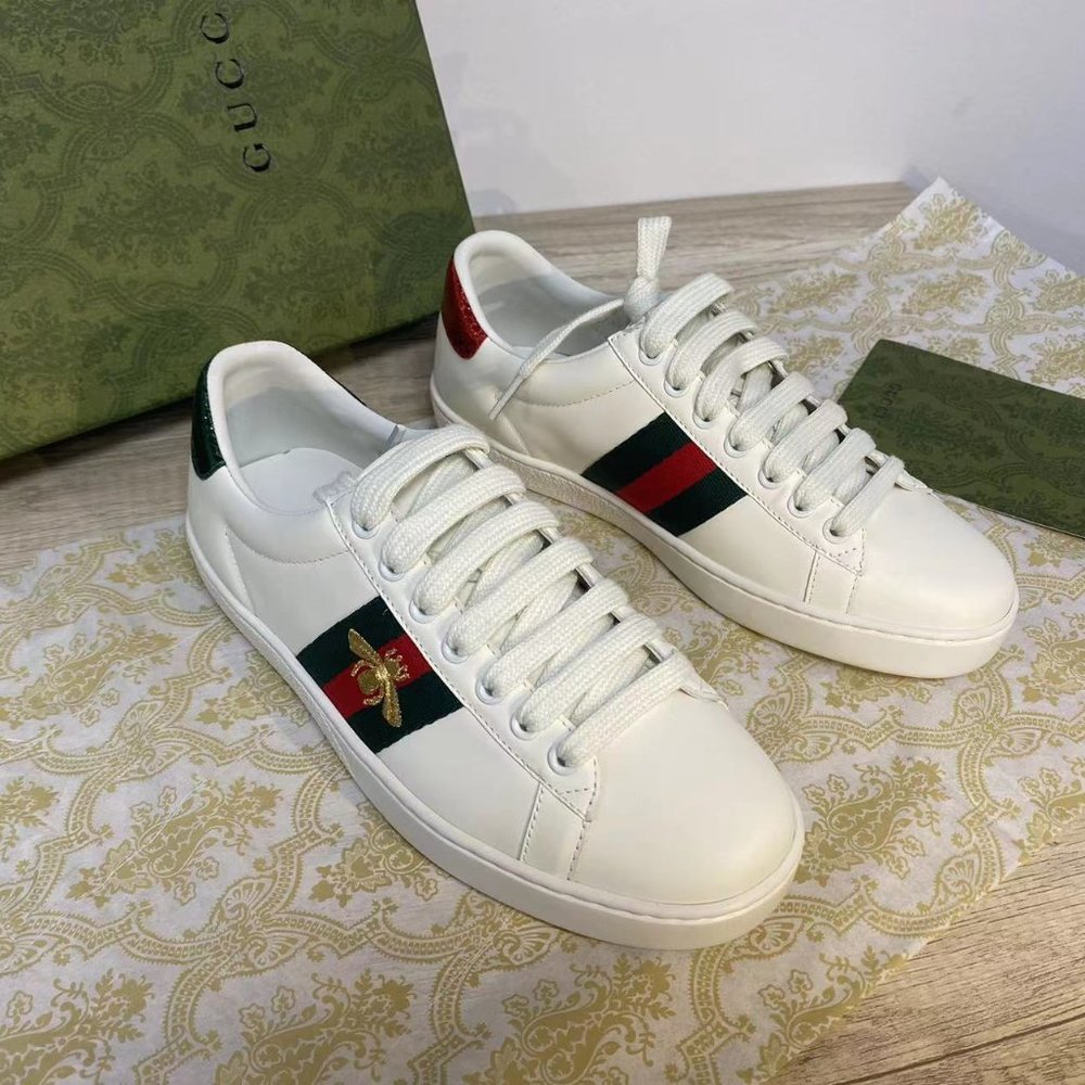 💕Gucci Women’s Ace sneaker with bee brand new
